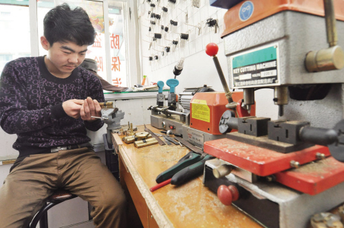 龙广镇开锁店为啥“牛号”频现 听开锁师傅讲什么锁最防盗
